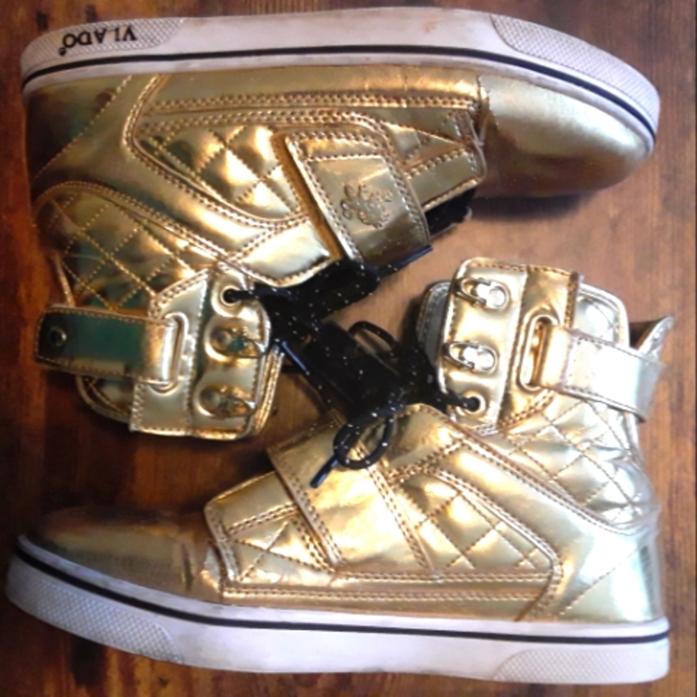 🌹LIMITED EDITION ATLAS METALLIC SNEAKERS🌹